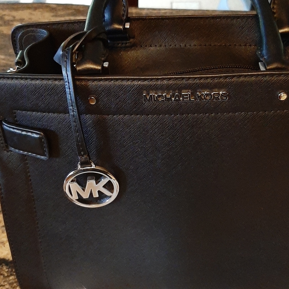 Authentic Michael Kors - Picture 8 of 10